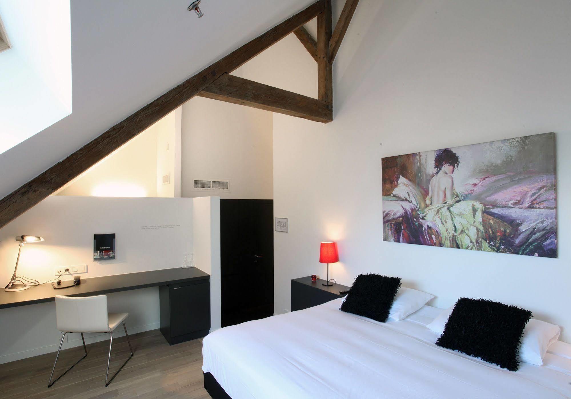Hotel The Lodge Вилворд Екстериор снимка